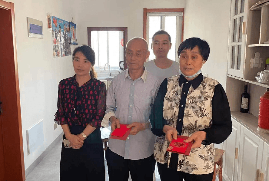 爱满重阳节 情暖父母心